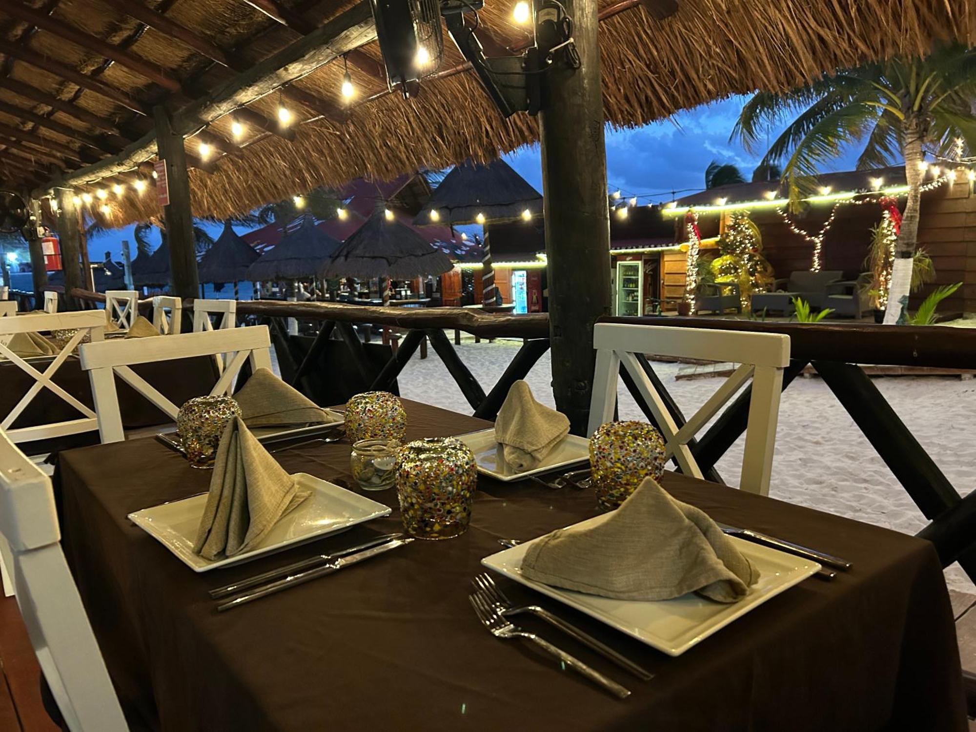 The Diving Lodge Downtown ปัวร์โตโมเรลอส ภายนอก รูปภาพ
